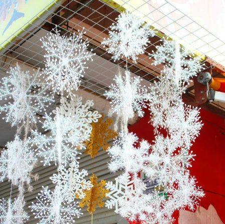 Snowflake garland string with about 35.4 inches of hanging drop