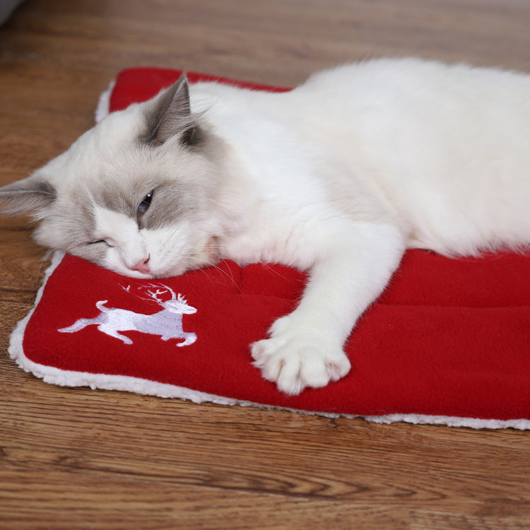 Woven red cloth used for the soft Christmas pet mat