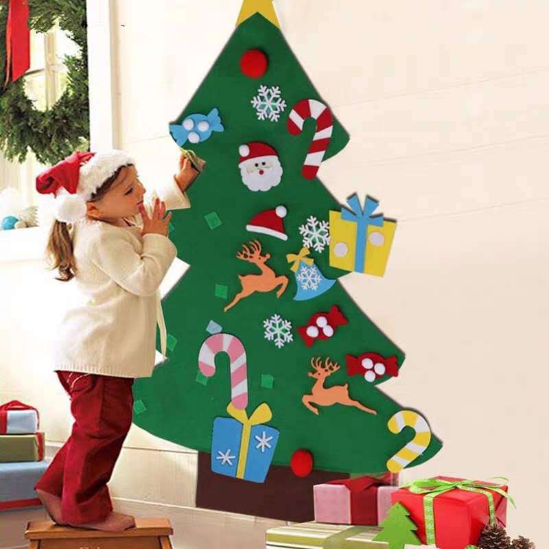 Felt Christmas tree with 32 removable felt ornaments, about 38.6 by 27.6 inches