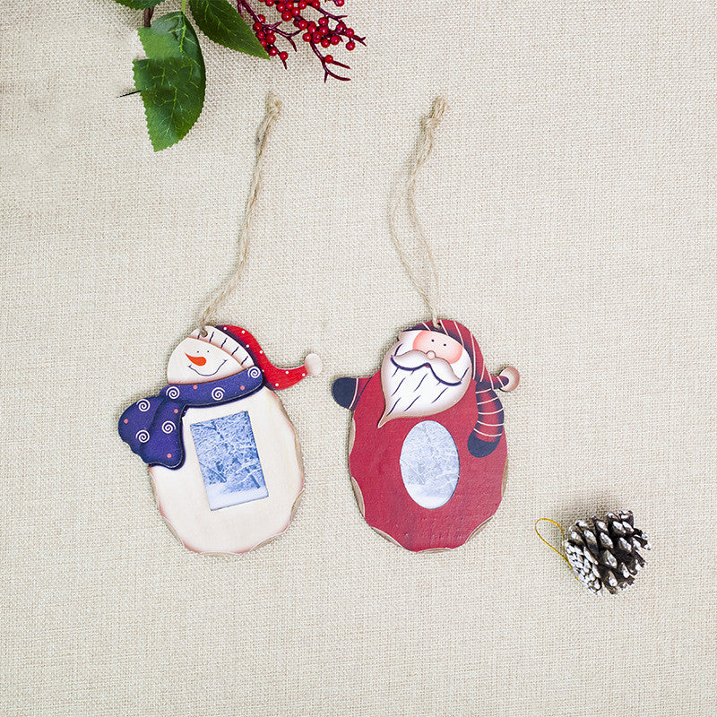 Design 1 wooden photo frame pendant, 4.7 by 3.9 inches, with hanging cord