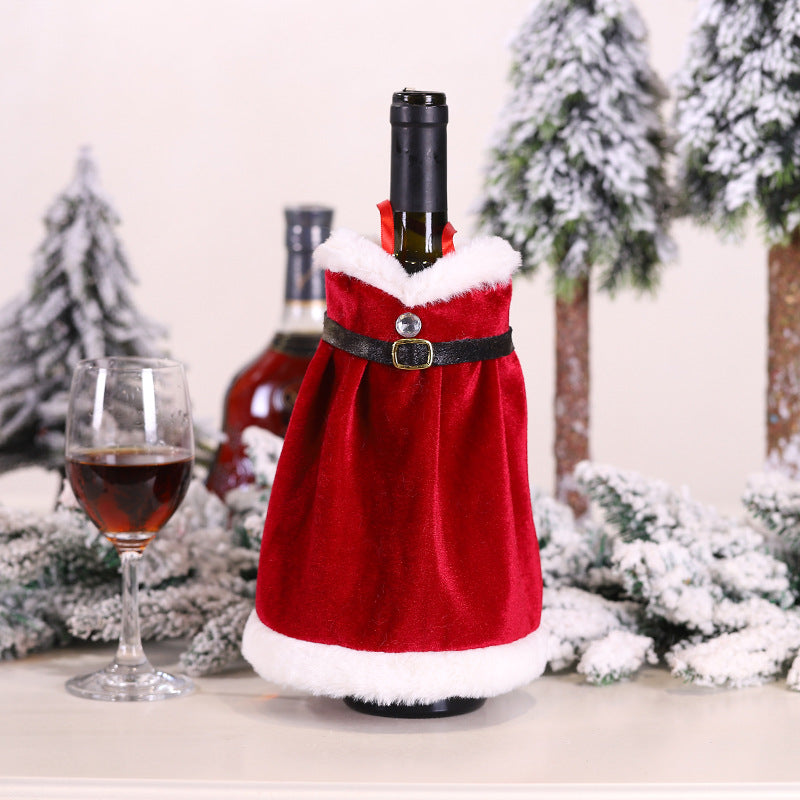 Christmas wine bottle cover measuring 5.5 by 12.2 inches
