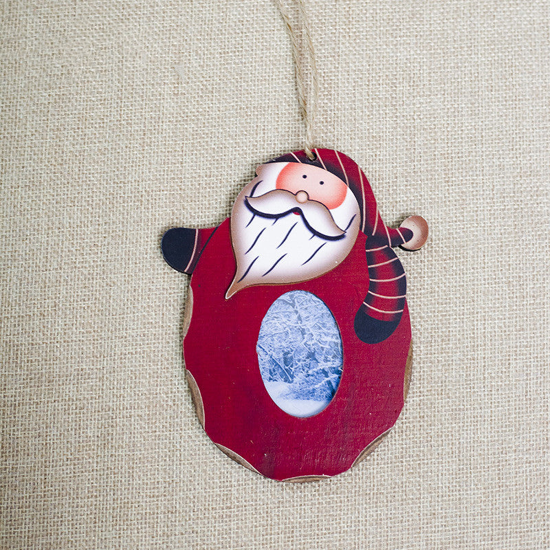 Painted wood Christmas frame pendant weighing about 0.8 ounces on the branch