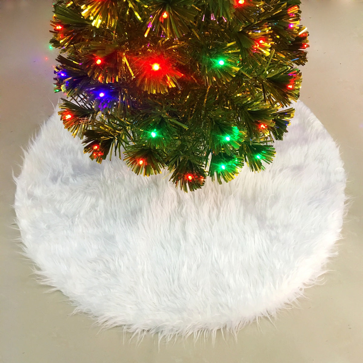 Round Christmas tree mat in short plush, flannel, super soft or non woven fabric