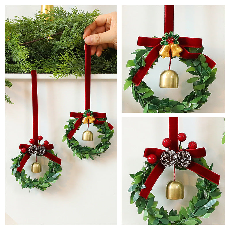 Green leaf bell design, the second of two Christmas garland options