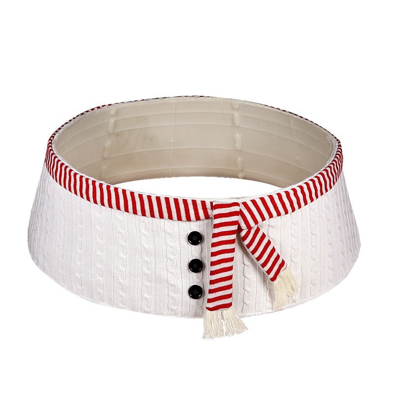 White Christmas tree skirt collar, 30.3 inches across the base