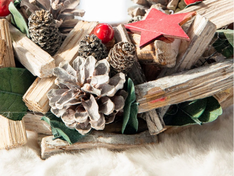 Red Christmas wreath, the single red option in this range