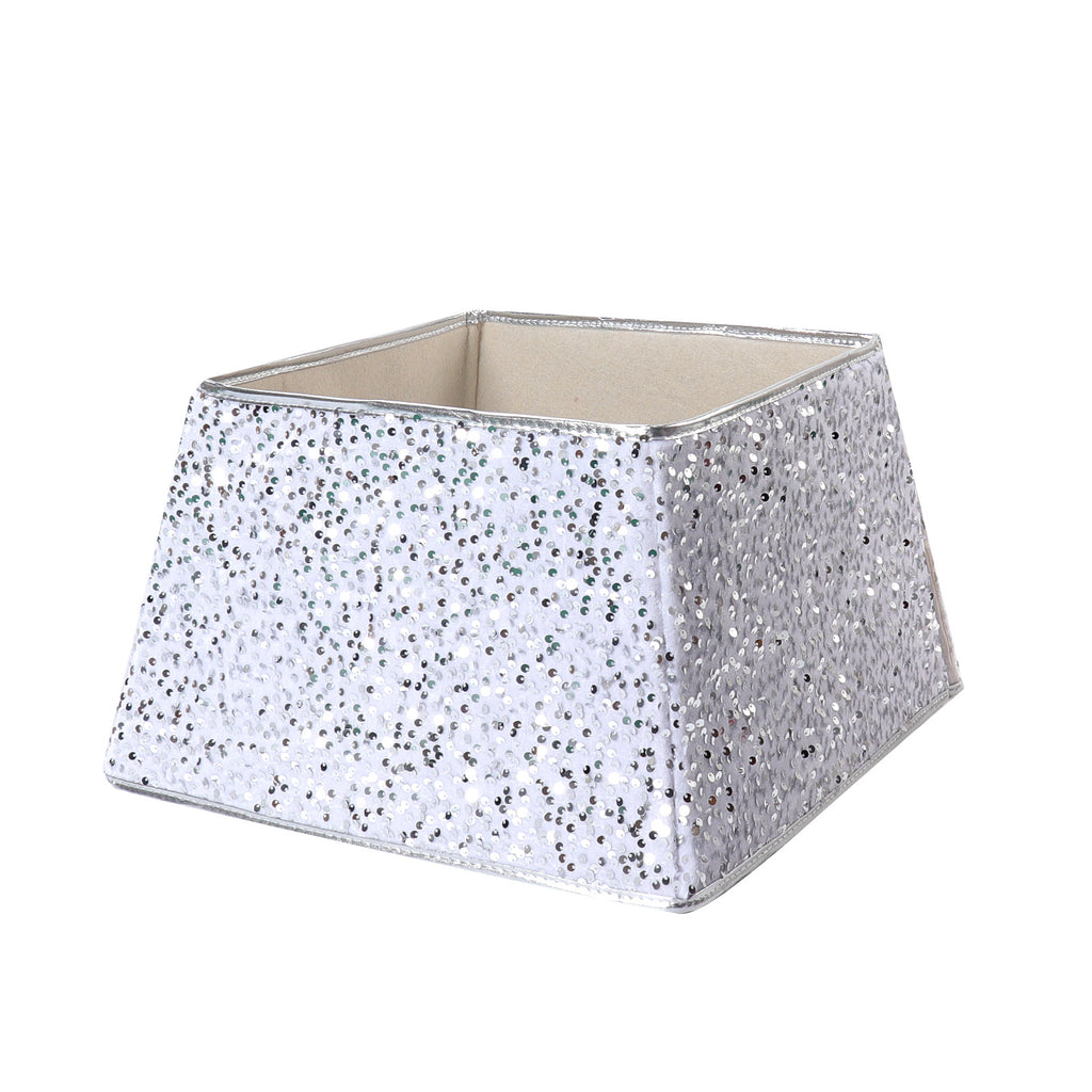 Four corner tree skirt with pointed edges in sequined fabric