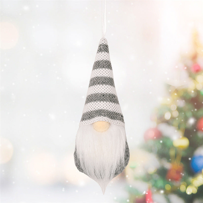 Knit look pendants offered in red, pink, white, green and gray