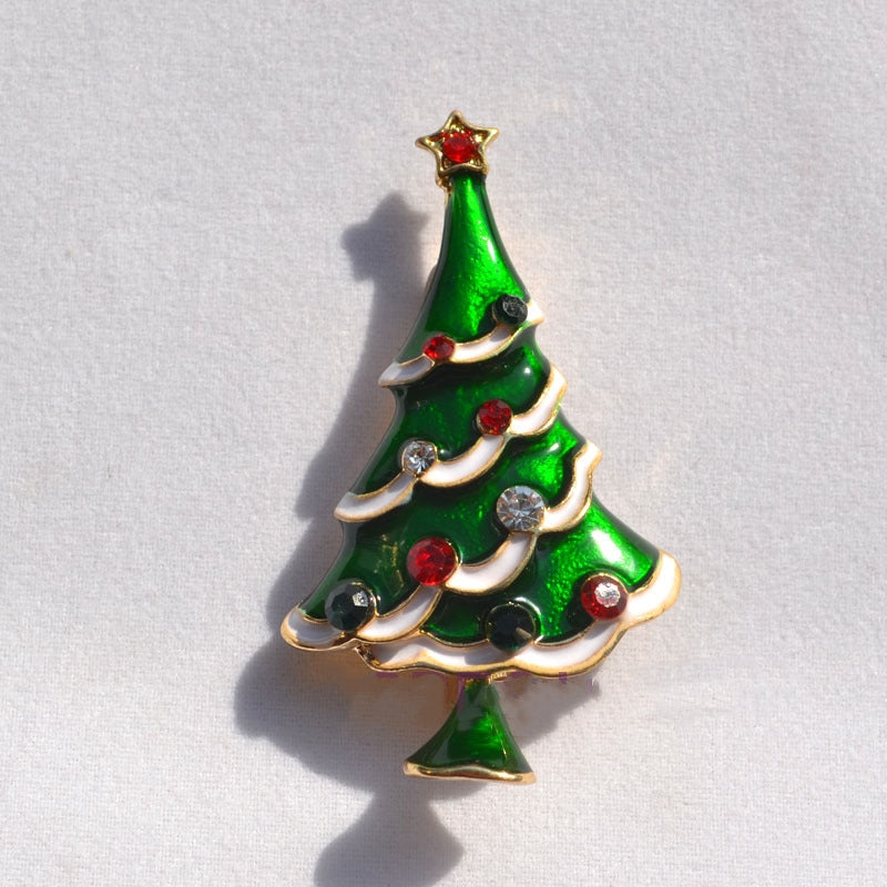 Reindeer Christmas brooch pin with a painted alloy body