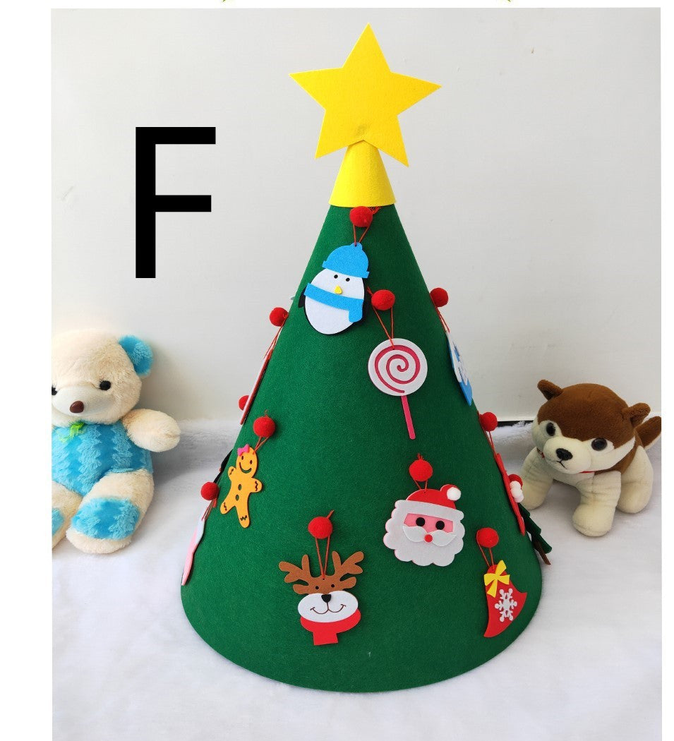 Felt reindeer and stocking ornaments supplied with the tree set